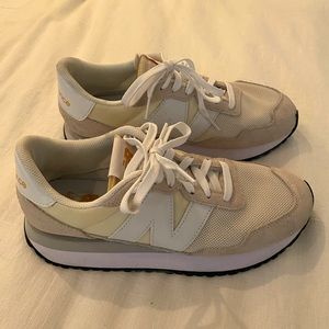 New Balance women’s sneakers 9 1/2